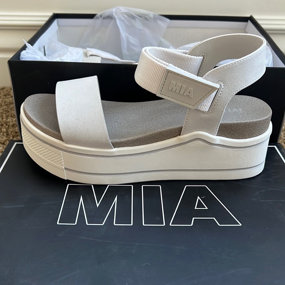 Mia Odell’s Platform Sandal White